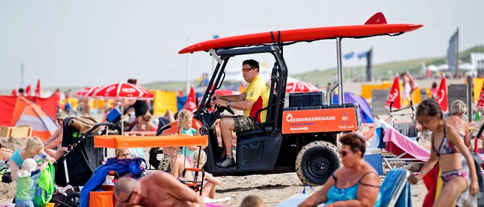 Reddingsbrigade op het strand van Noordwijk aan Zee.