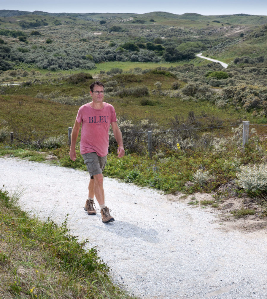 Wandelaar in de Duinen