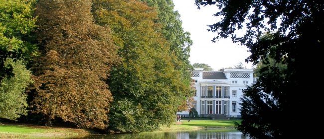 Villa de Pauw met vijver