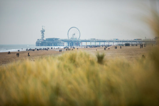 Uitzicht op de pier van Scheveningen - winter
